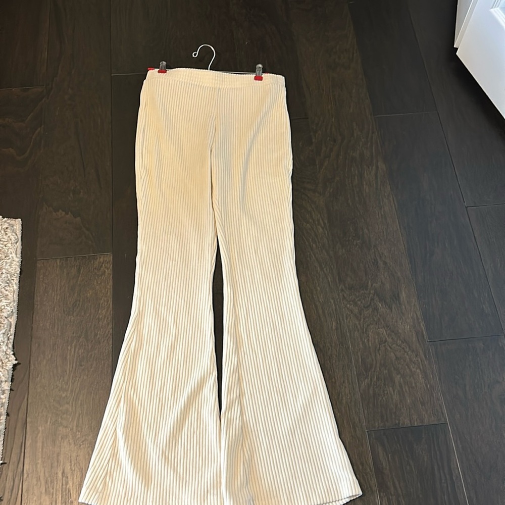 Aerie ribbed flare leggings. Cream color. Medium. Great condition!